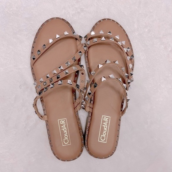 Cloudair slip on sandals size 10 NWOT memory foam! Tan/beige studs🎊Host pick 🔥 - Picture 4 of 5